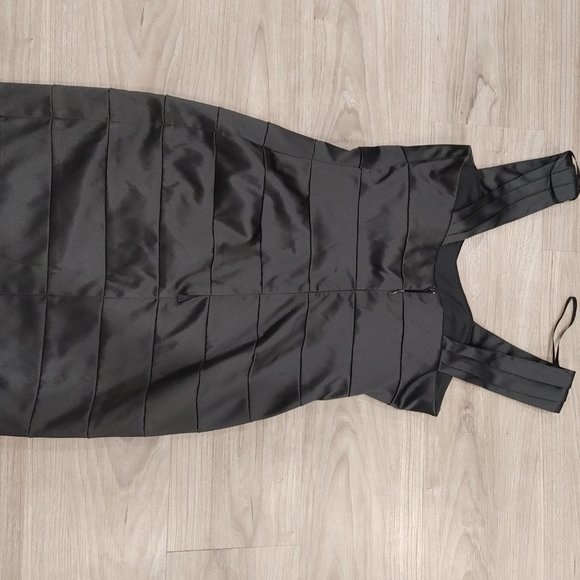 Le Chateau new without tags size medium black satin dress - Picture 3 of 3